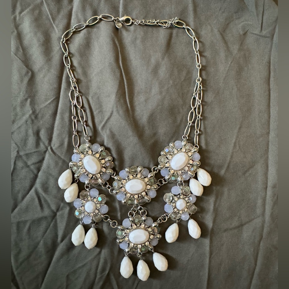 Charming Charlie Statement Necklace White and Silver 🤍